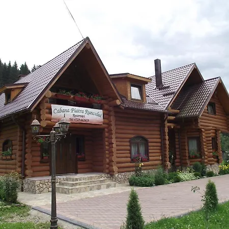 Piatra Runcului Cabană Vatra Moldoviţei